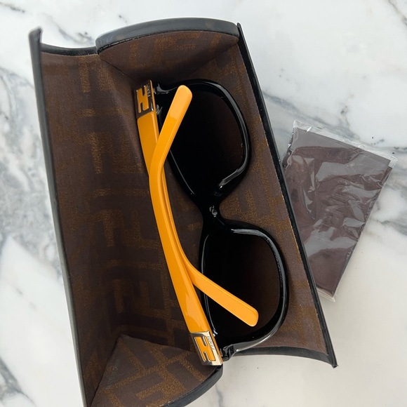 Fendi Sumglasses ✨✨ - Picture 4 of 10